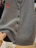 Spring And Autumn 2025 New Women's Knitted Vest Design Folded Sweater Vest Sleeveless Horse Clip Top