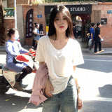 Summer U-Necked Short-Sleeved White Hottie Top Woman 2025 New Design Sense Niche T-Shirt French Pure Desire To Play The Bottom Shirt