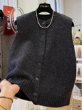 Spring And Autumn 2025 New Women's Knitted Vest Design Folded Sweater Vest Sleeveless Horse Clip Top